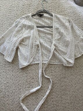 QED London White Eyelet Tie-Front Cropped Top